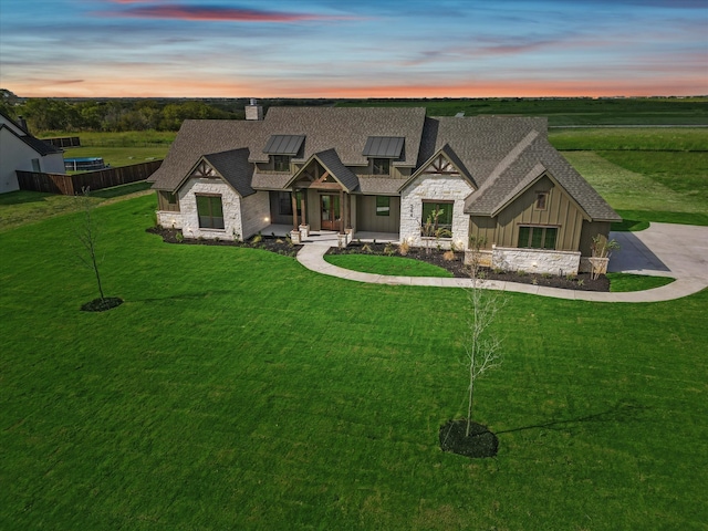 view of front of house featuring a yard