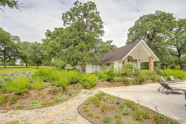 view of yard featuring a patio