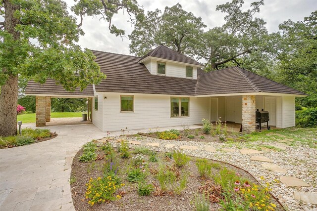 view of front facade with a patio