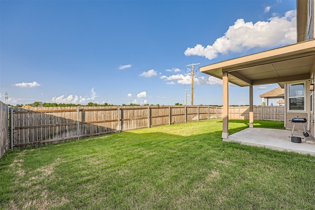 view of yard featuring a patio