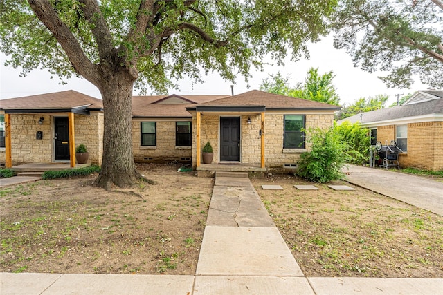 single story home with a front yard