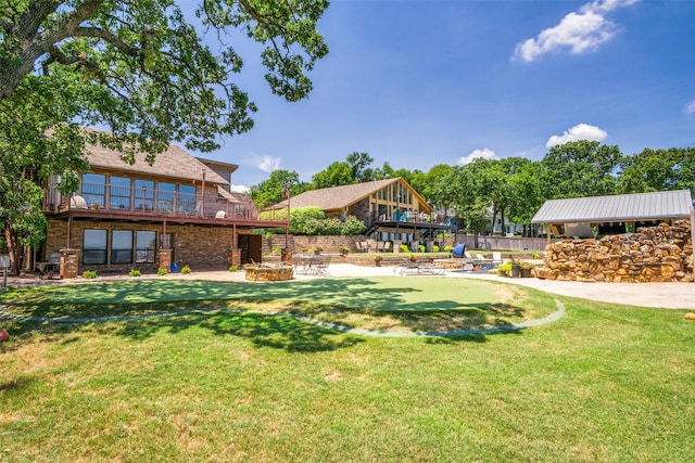 view of yard featuring a patio