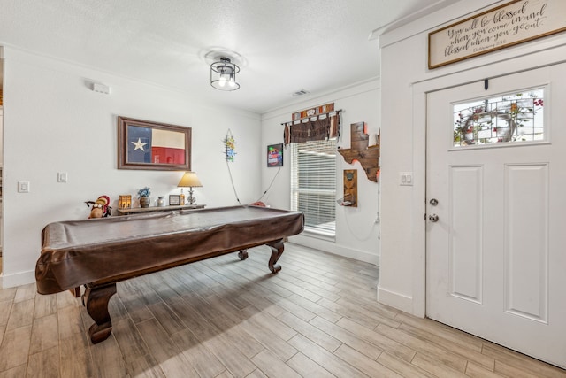 playroom with crown molding, a textured ceiling, billiards, and light hardwood / wood-style flooring