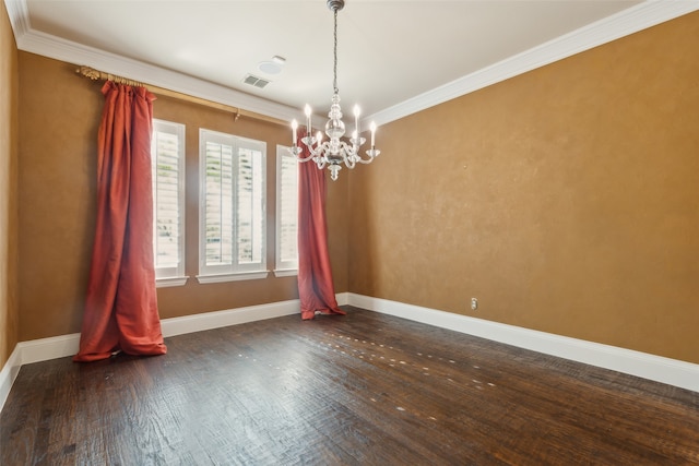 spare room featuring dark hardwood / wood-style floors, an inviting chandelier, and crown molding