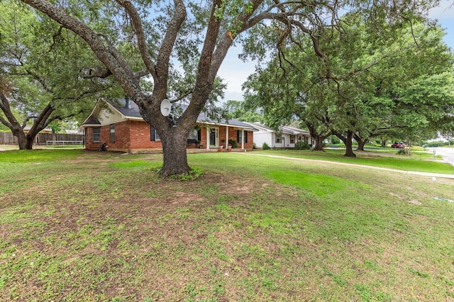 1302 E Franklin St, Hillsboro, TX 76645 - view of front of home featuring a front yard