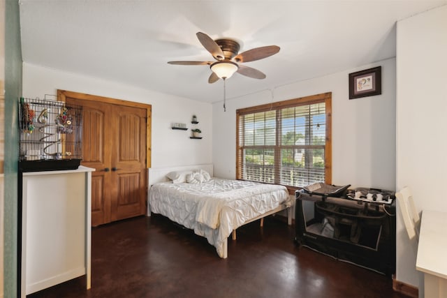 bedroom featuring ceiling fan