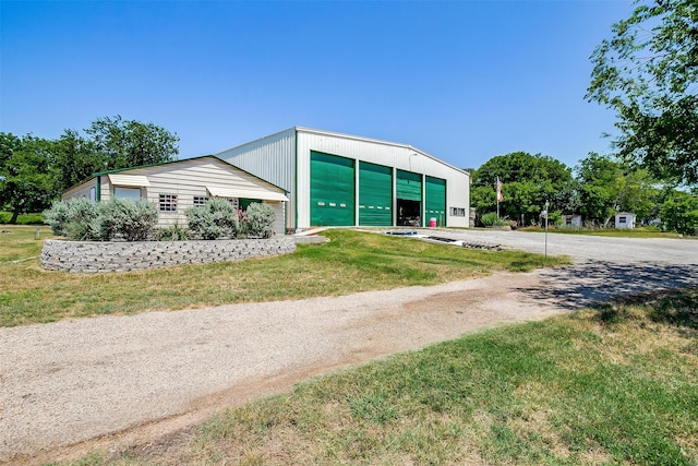 view of front of house featuring a front yard