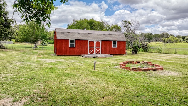 view of yard featuring a storage unit