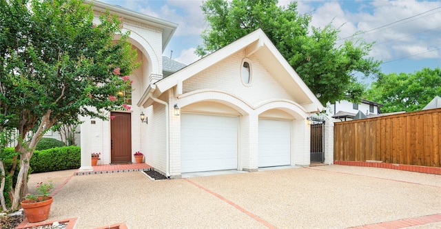 view of front facade featuring a garage