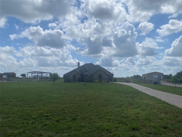 view of yard featuring a rural view