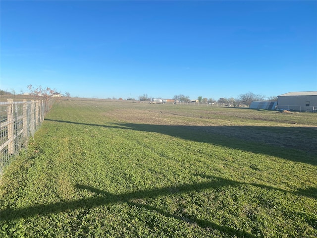 view of yard featuring a rural view