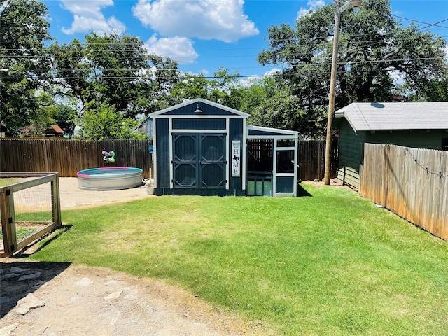 view of yard with a storage unit