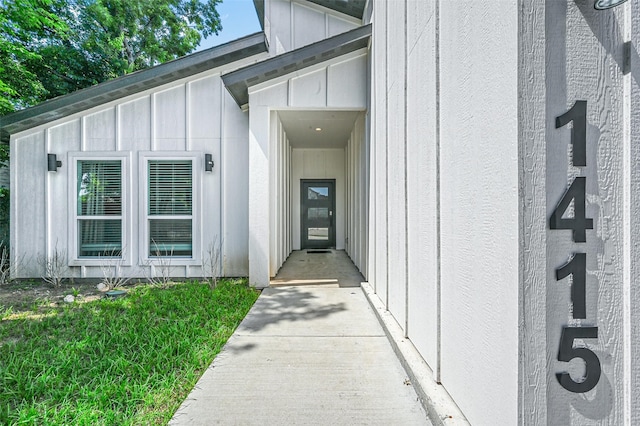 view of property entrance