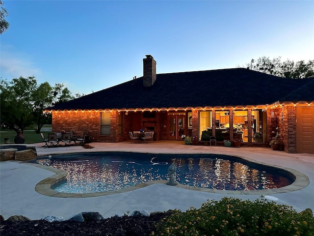 view of swimming pool featuring a patio