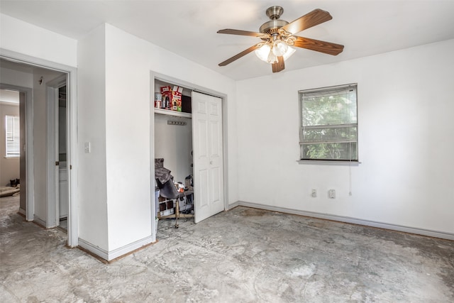 unfurnished bedroom featuring ceiling fan and a closet