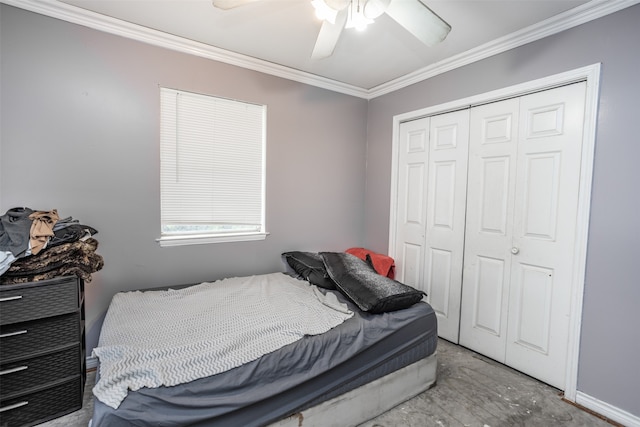 bedroom with crown molding, a closet, and ceiling fan