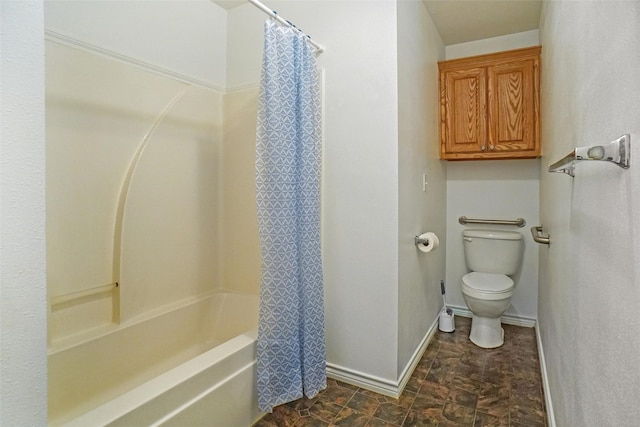 bathroom featuring toilet and shower / tub combo