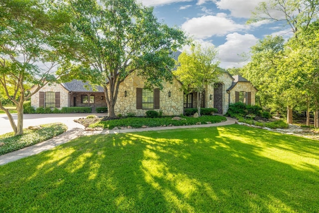 view of front of house with a front lawn