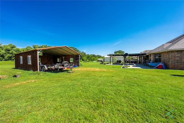 view of yard featuring a carport and an outdoor structure