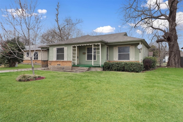 view of front of home featuring a front yard