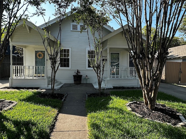 view of front facade with a porch and a front yard