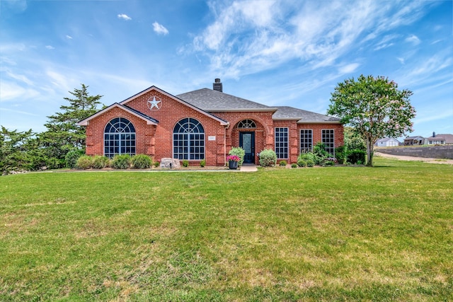 ranch-style house featuring a front lawn