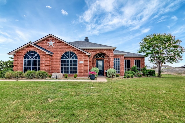 ranch-style house featuring a front lawn