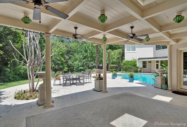 view of terrace with ceiling fan