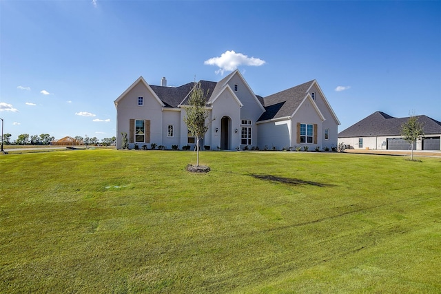 view of front of house featuring a front lawn