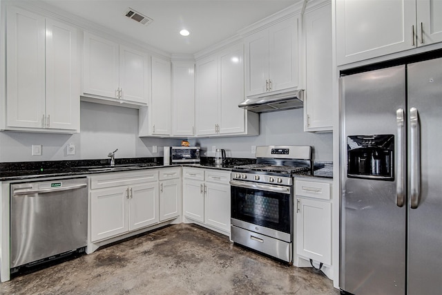 kitchen with stainless steel appliances, visible vents, white cabinets, a sink, and under cabinet range hood