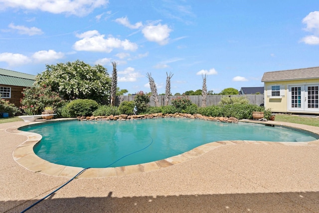 view of swimming pool