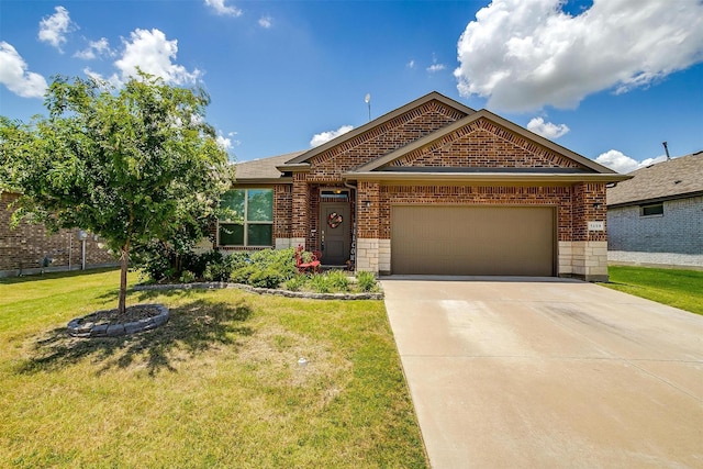 view of front of property featuring a garage and a front yard