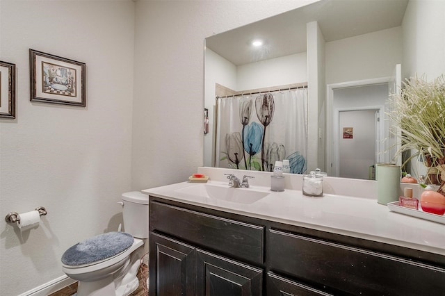 bathroom featuring a shower with curtain, vanity, and toilet