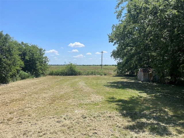 view of yard with a rural view