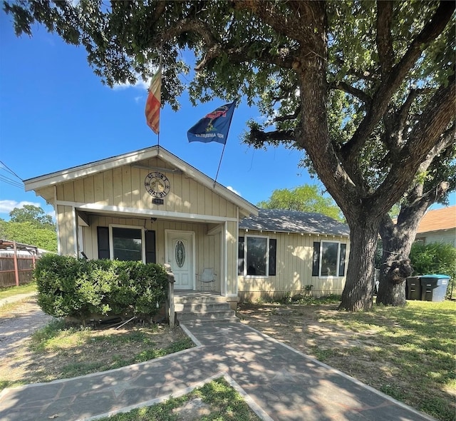 view of front of property
