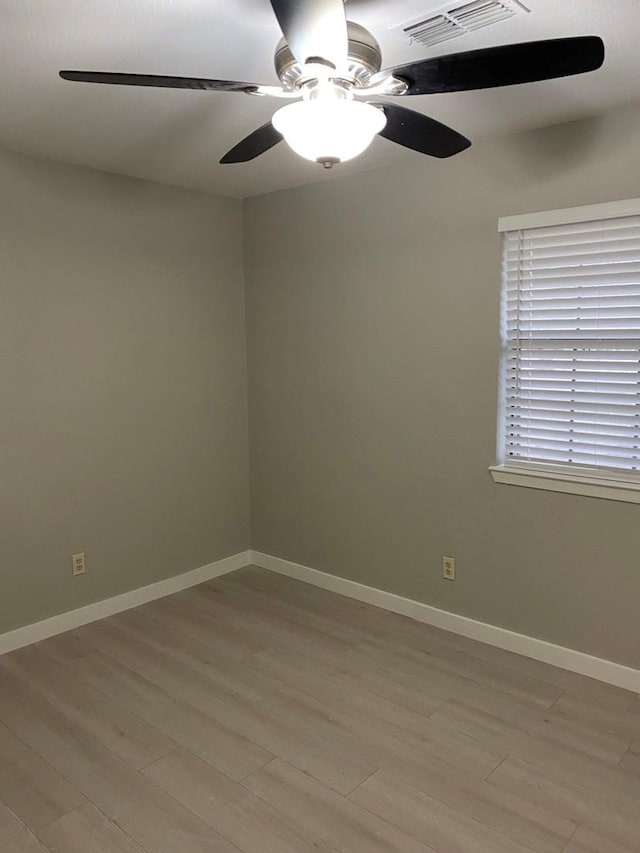 unfurnished room with wood-type flooring and ceiling fan