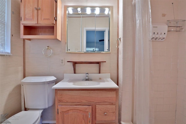 bathroom featuring curtained shower, vanity, and toilet