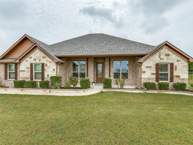 view of front of home featuring a front lawn