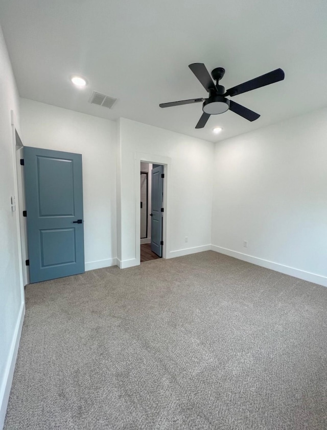 carpeted spare room featuring ceiling fan