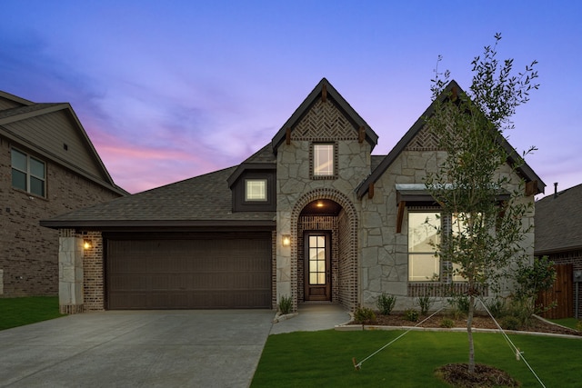 view of front of home featuring a yard and a garage