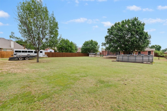 view of yard featuring a fenced in pool