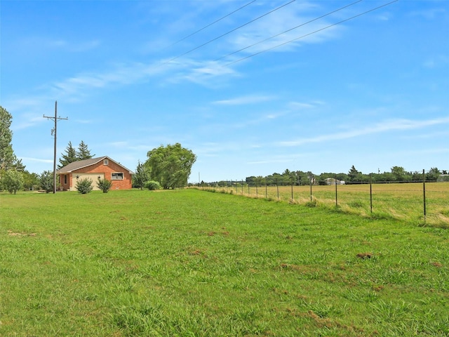 view of yard featuring a rural view