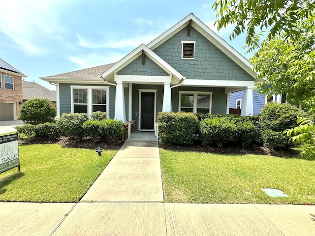 view of front facade featuring a front yard