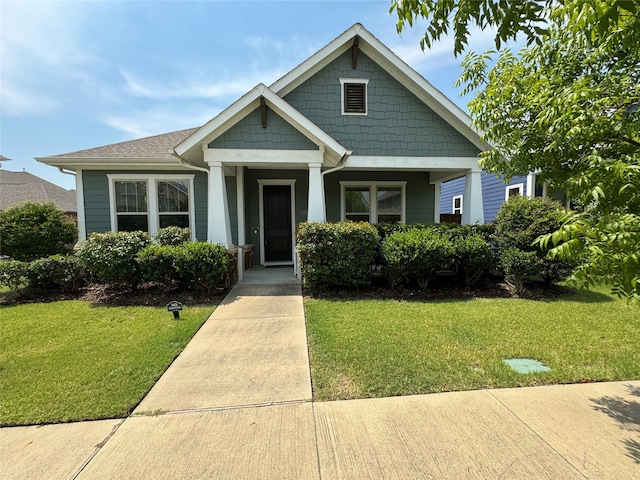 view of front facade with a front lawn