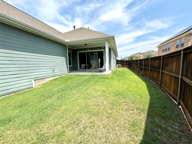 view of yard featuring a patio area