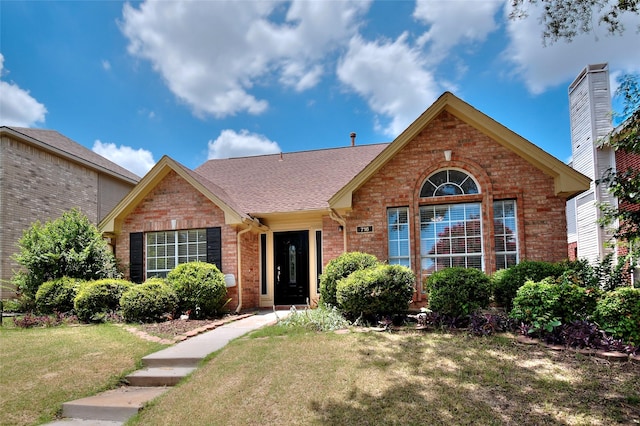 view of front of home featuring a front lawn