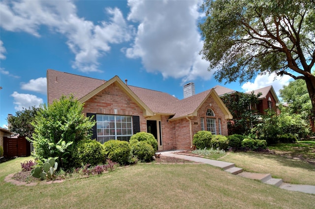 view of front of house with a front lawn