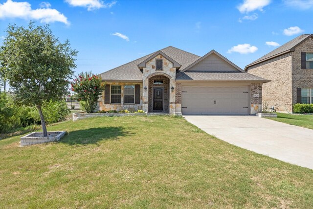 view of front of home featuring a garage and a front yard