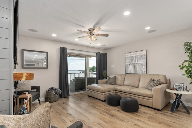 living room featuring light hardwood / wood-style floors and ceiling fan