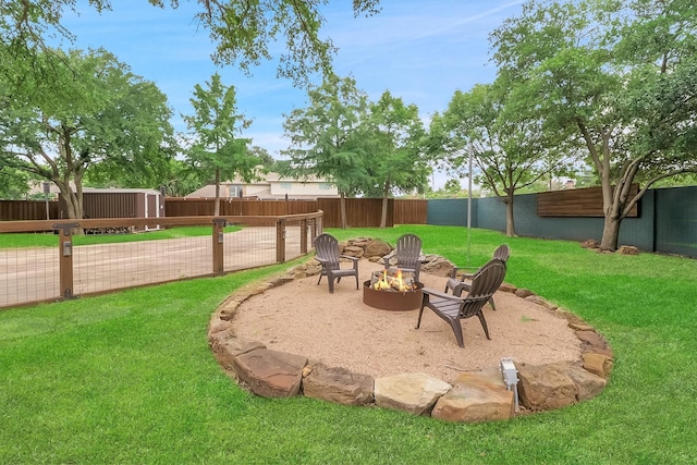 view of yard featuring an outdoor fire pit